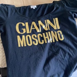 Scoop neck short sleeve tee